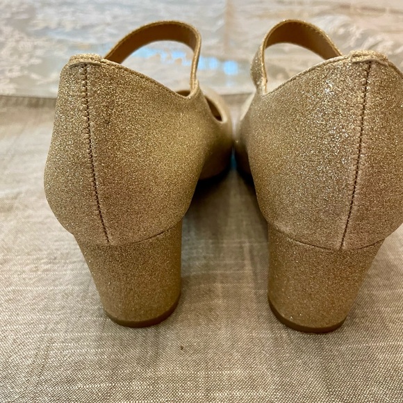 Shoes - Picture 5 of 7